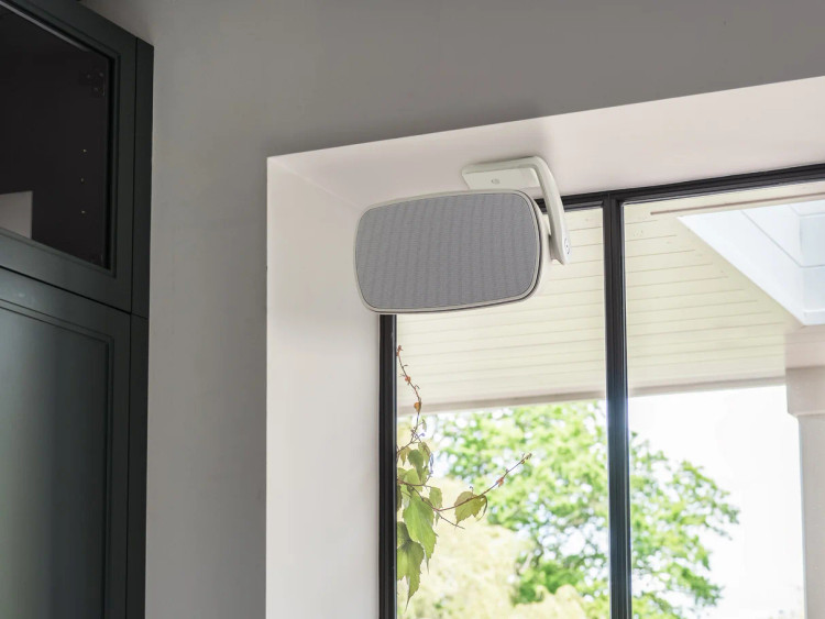 اسپیکر دیواری monitor audio CL2 Mبرای فضاهای داخلی و خارجی طراحی شده