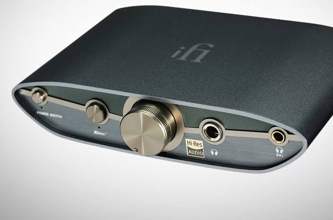 iFi ZEN DAC یک DAC و آمپلیفایر هدفون رومیزی استفاده با هدفون‌های Hi-Fi و IEM