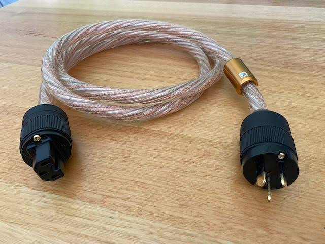 Ifi nova power cord کابل برق Hi-Fi با طراحی Fully Balanced